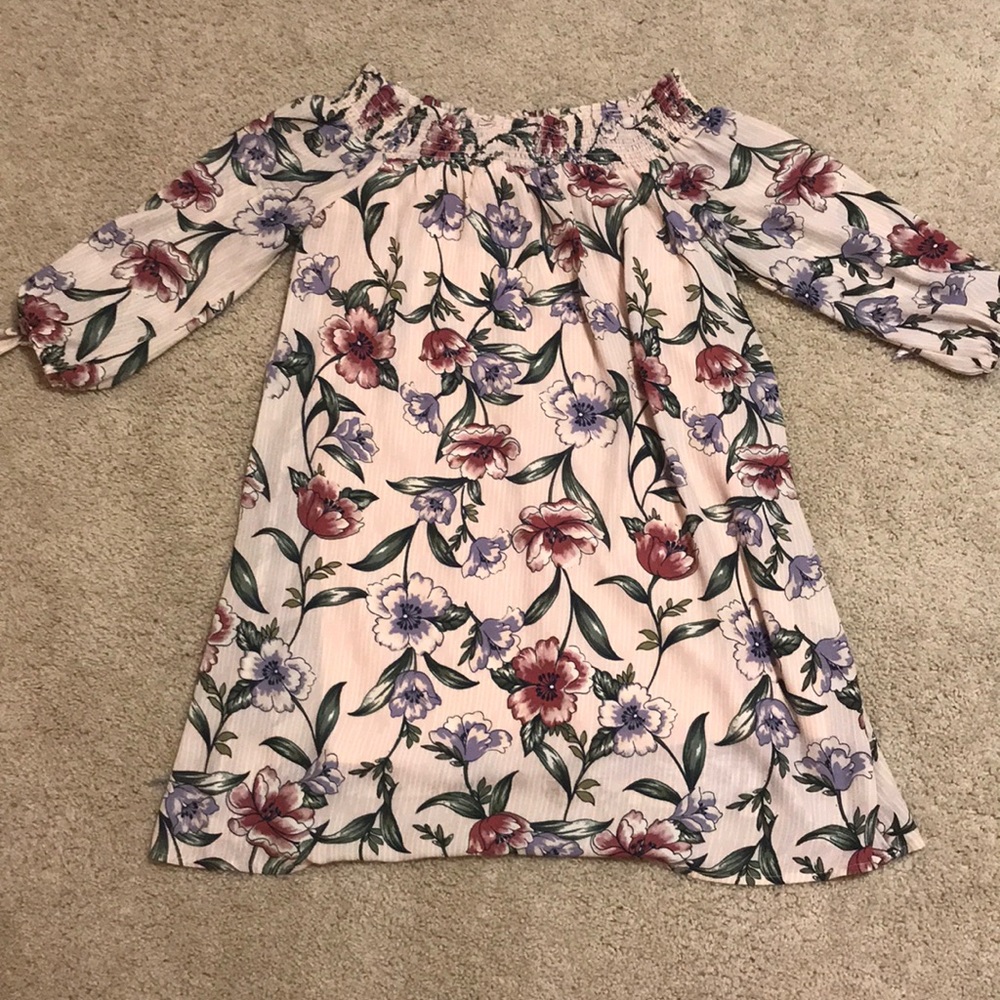 ONLY WORN ONCE SMOKE FREE HOME